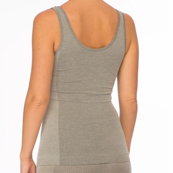 SPANX Laidback Layers Seamless Tank - Picture 2 of 5